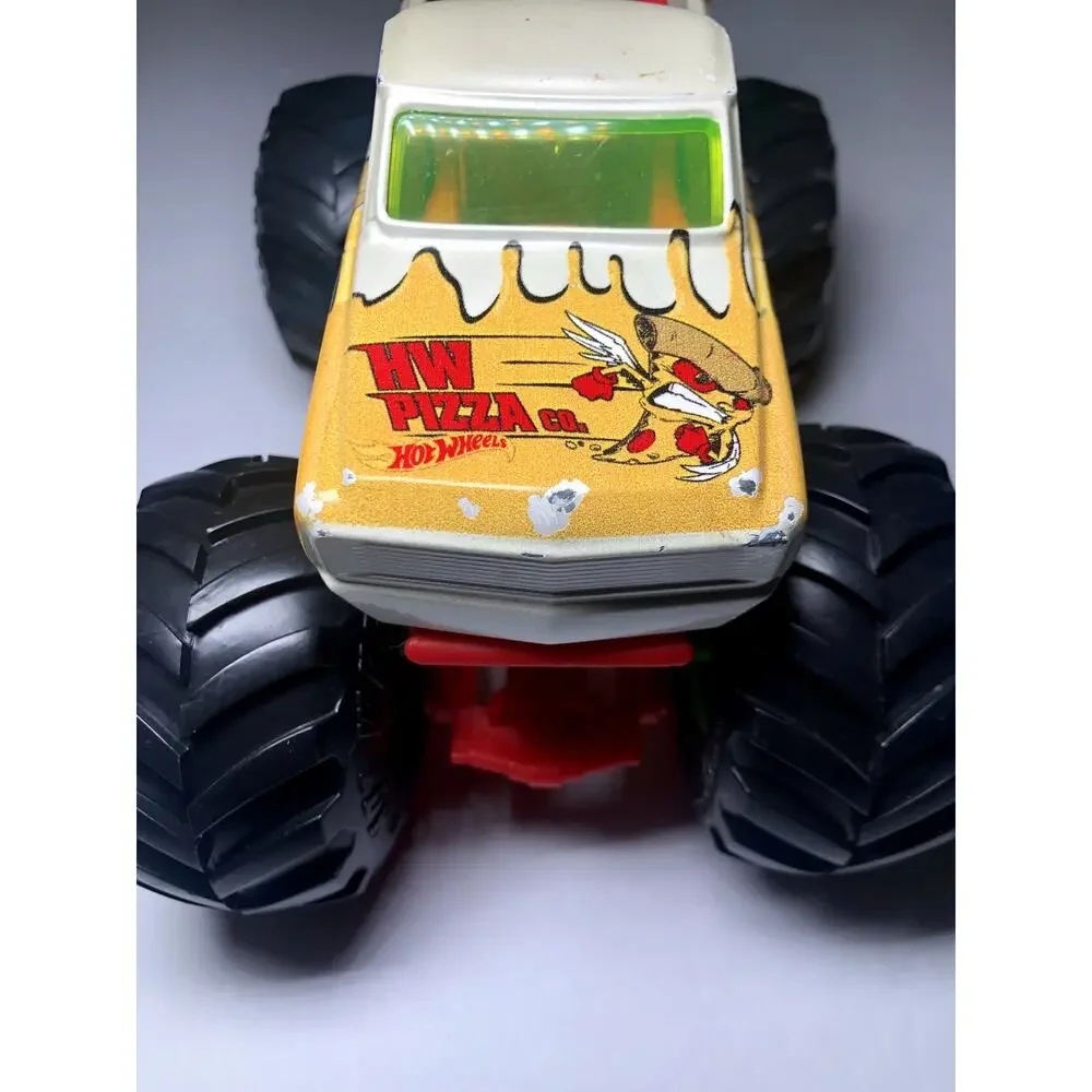 Hot Wheels Monster Trucks HW Pizza CO. 1:24 Scale